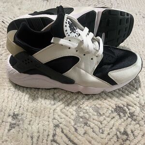 Nike Air Huarache OG Orca Men's Sneakers Size 9 Black/White, DD1068-001 Casual